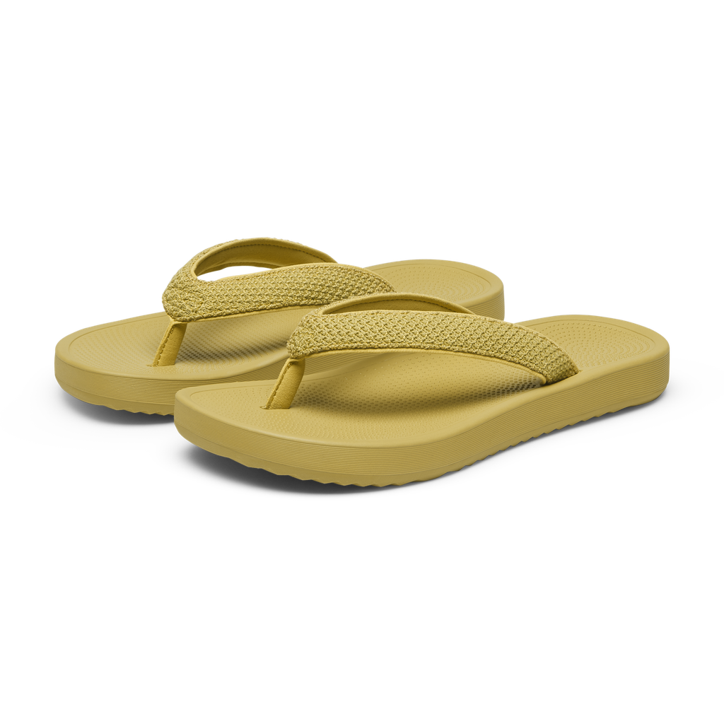 A12597_26Q1_Allbirds-Flip-Flop-Mid-Yellow_PDP_PAIR_3Q.png