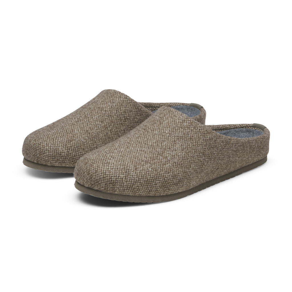 A11901_25Q4_Slipper-Tweed-Weathered-Brown-Weathered-Brown-Sole_PDP_PAIR_3Q.png