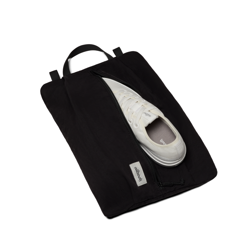A11544_24Q4_Recycled_Shoe_Bag_True_Black_PDP_Shoe_25319-1300x1300.png